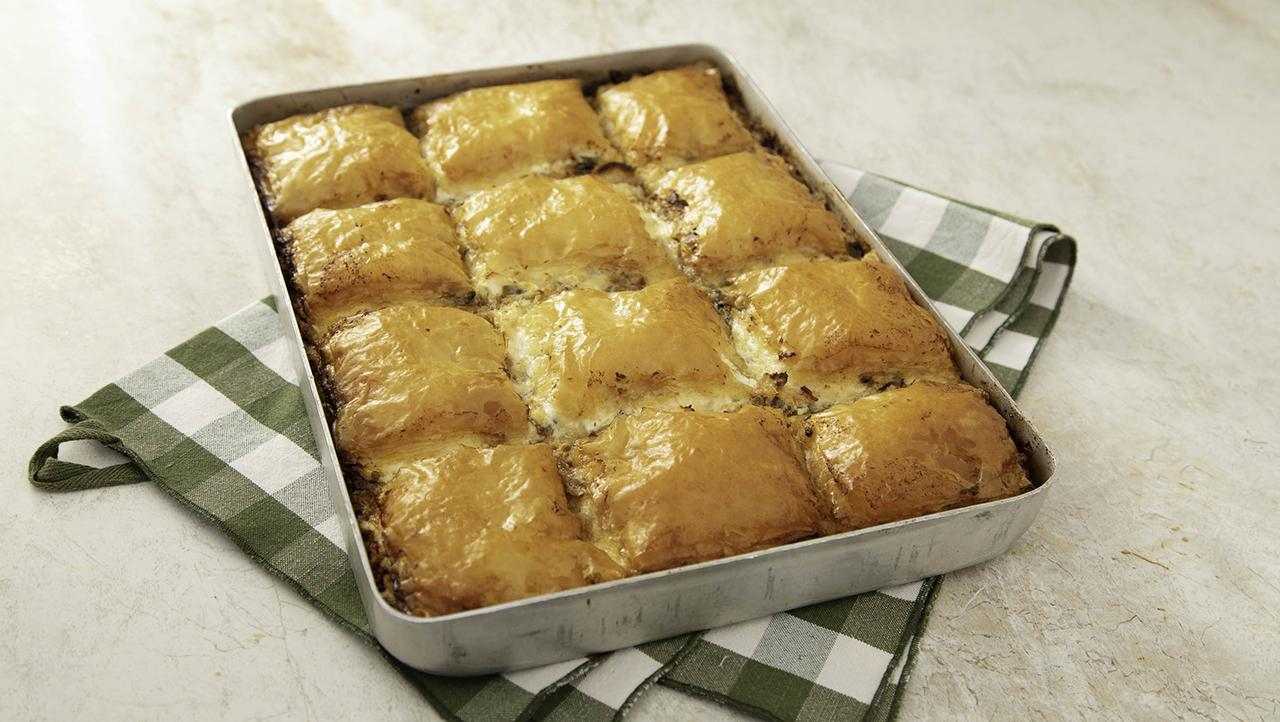 Lahanalı Börek Tarifi - Lahanalı Börek Nasıl Yapılır?