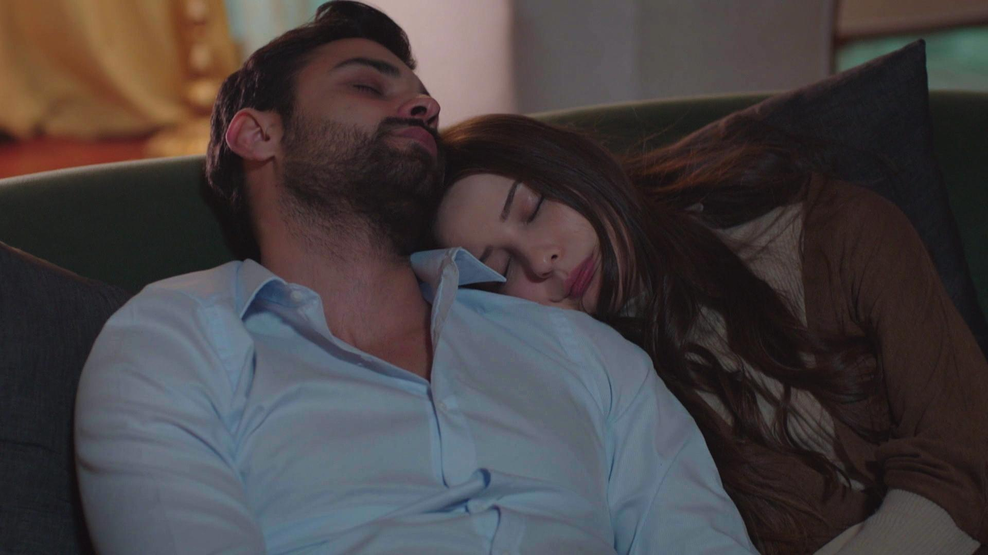 Hicran ve Emre’nin romantik gecesi!