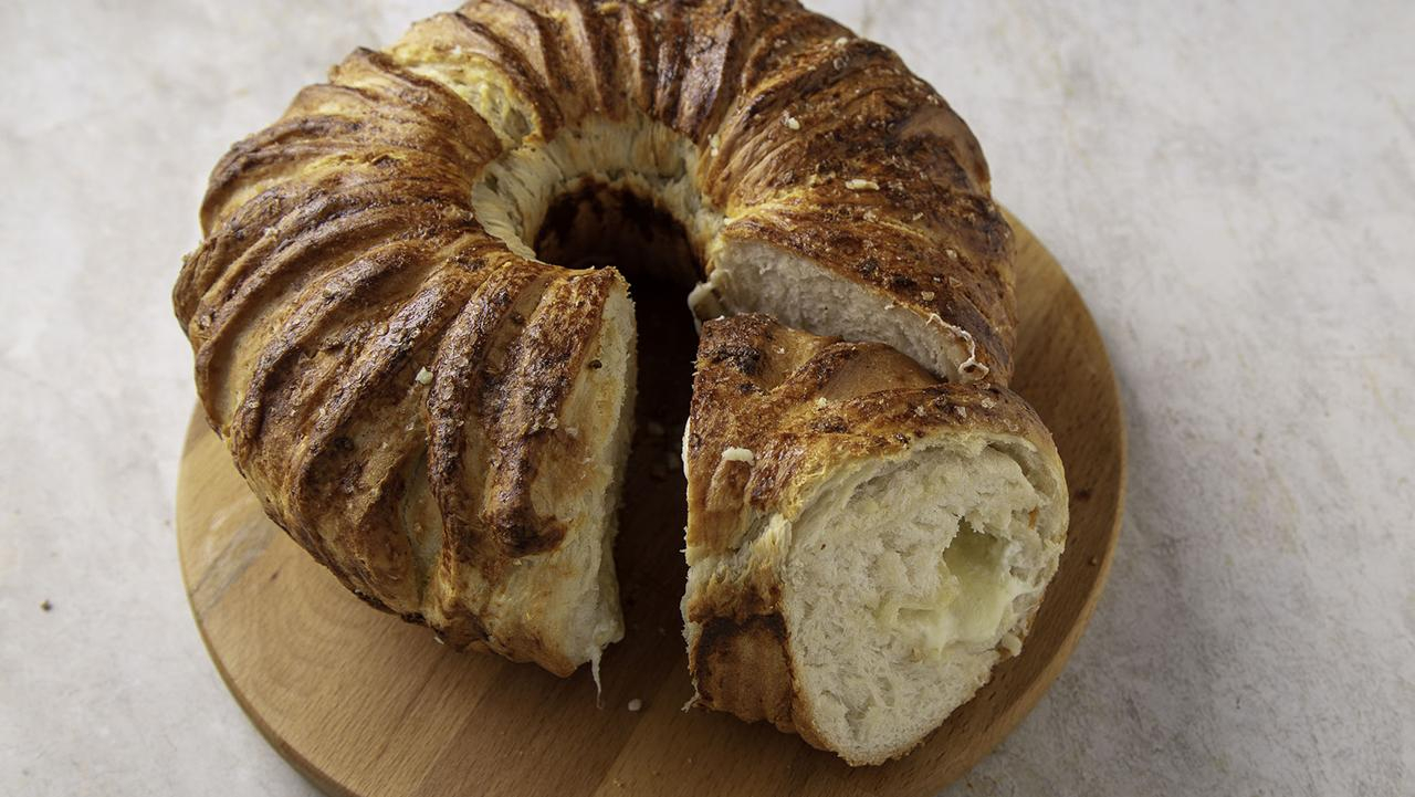 Peynirli Kek Börek Tarifi - Peynirli Kek Börek Nasıl Yapılır?