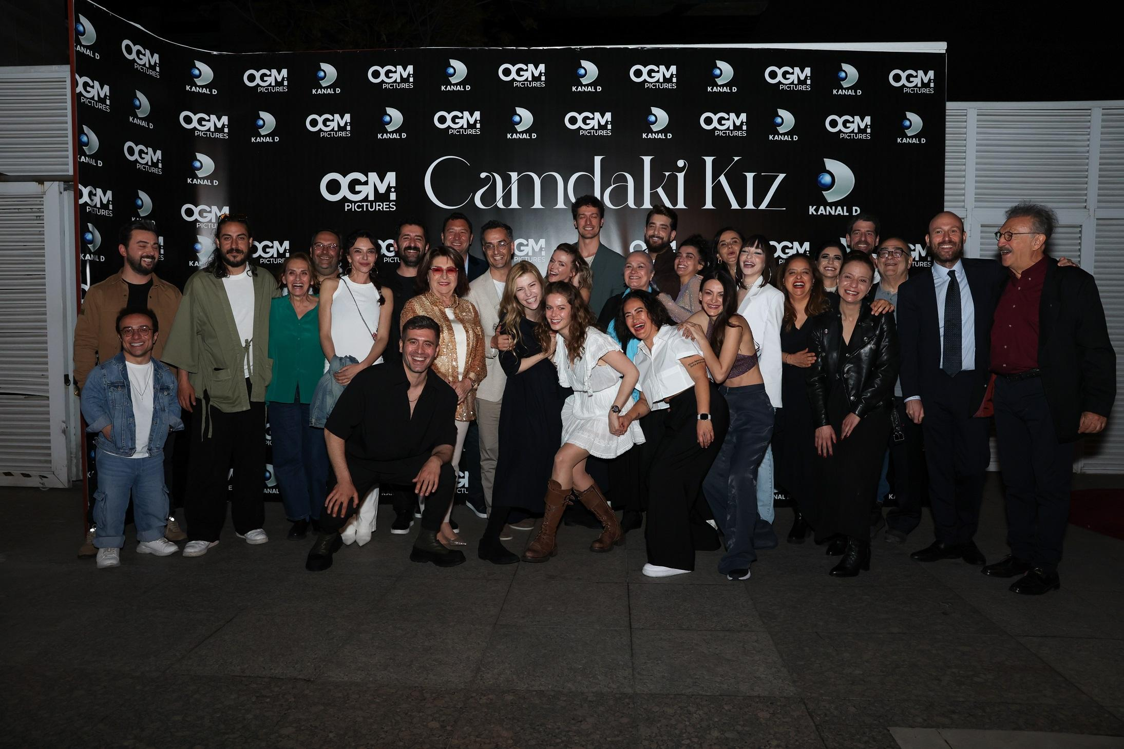 Camdaki Kız ekibi final yemeğinden kareler!