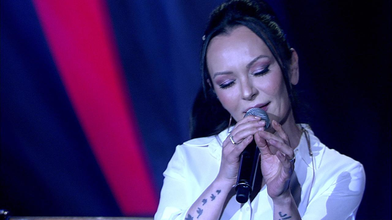 Sibel Alaş'tan "Adam" Performansı!