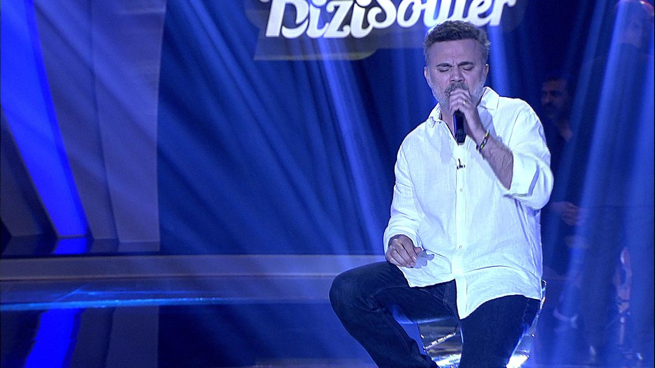 Ümit Sayın'dan "“Gül Beyaz Gül” Performansı!