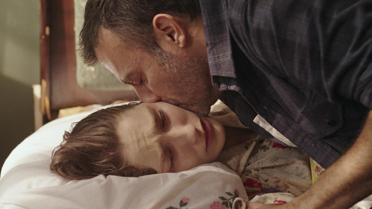 Mustafa karısının hastalık haberiyle sarsıldı!