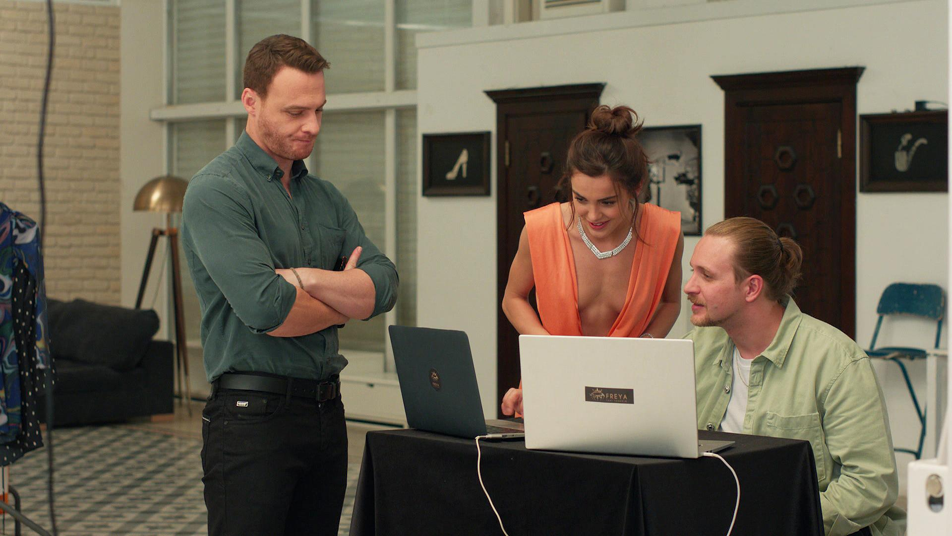 Ateş, Leyla'yı çapkın fotoğrafçıdan kıskandı!