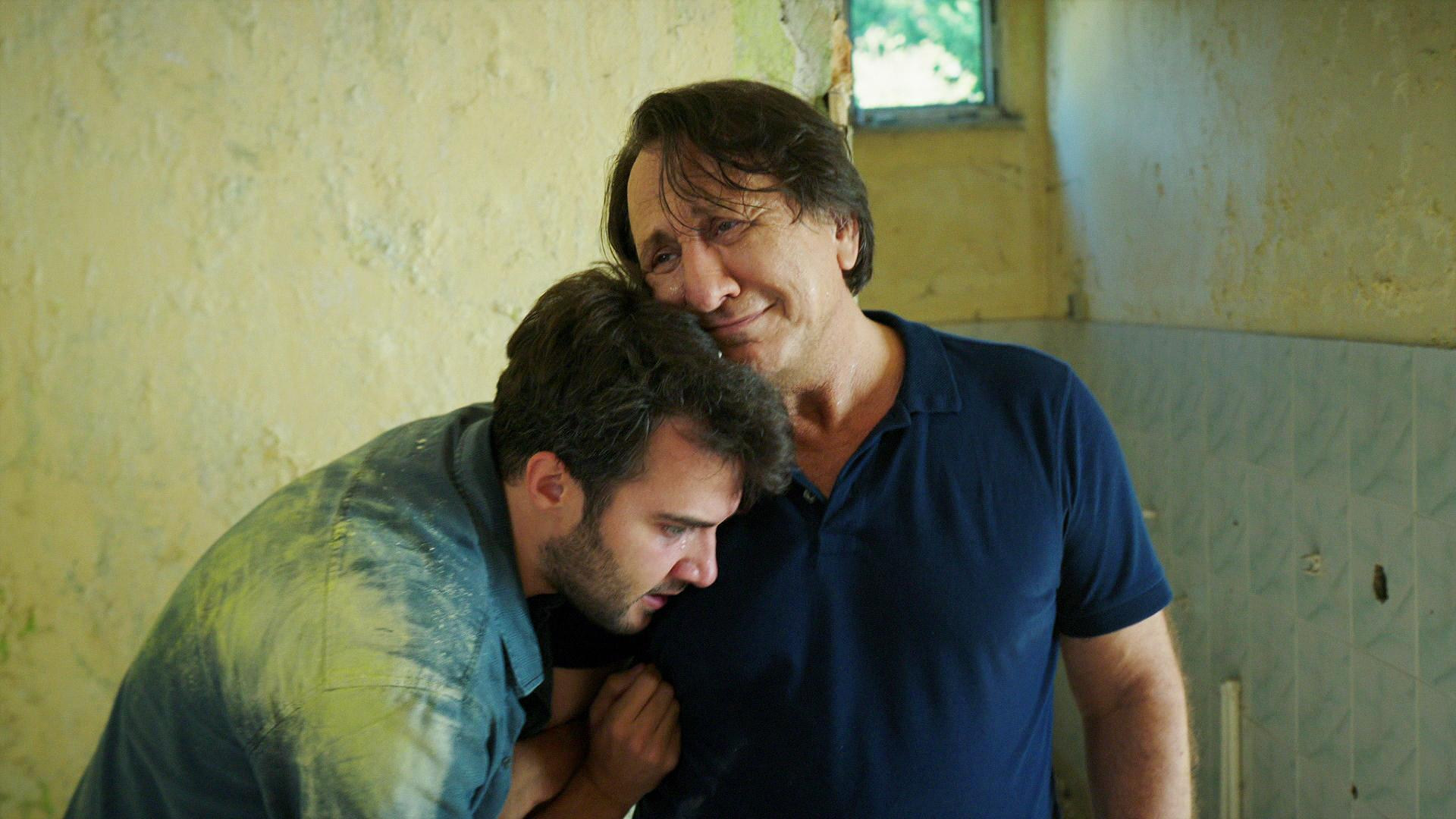 Hüsnü, Metin'i metruk binaya kelepçeledi!