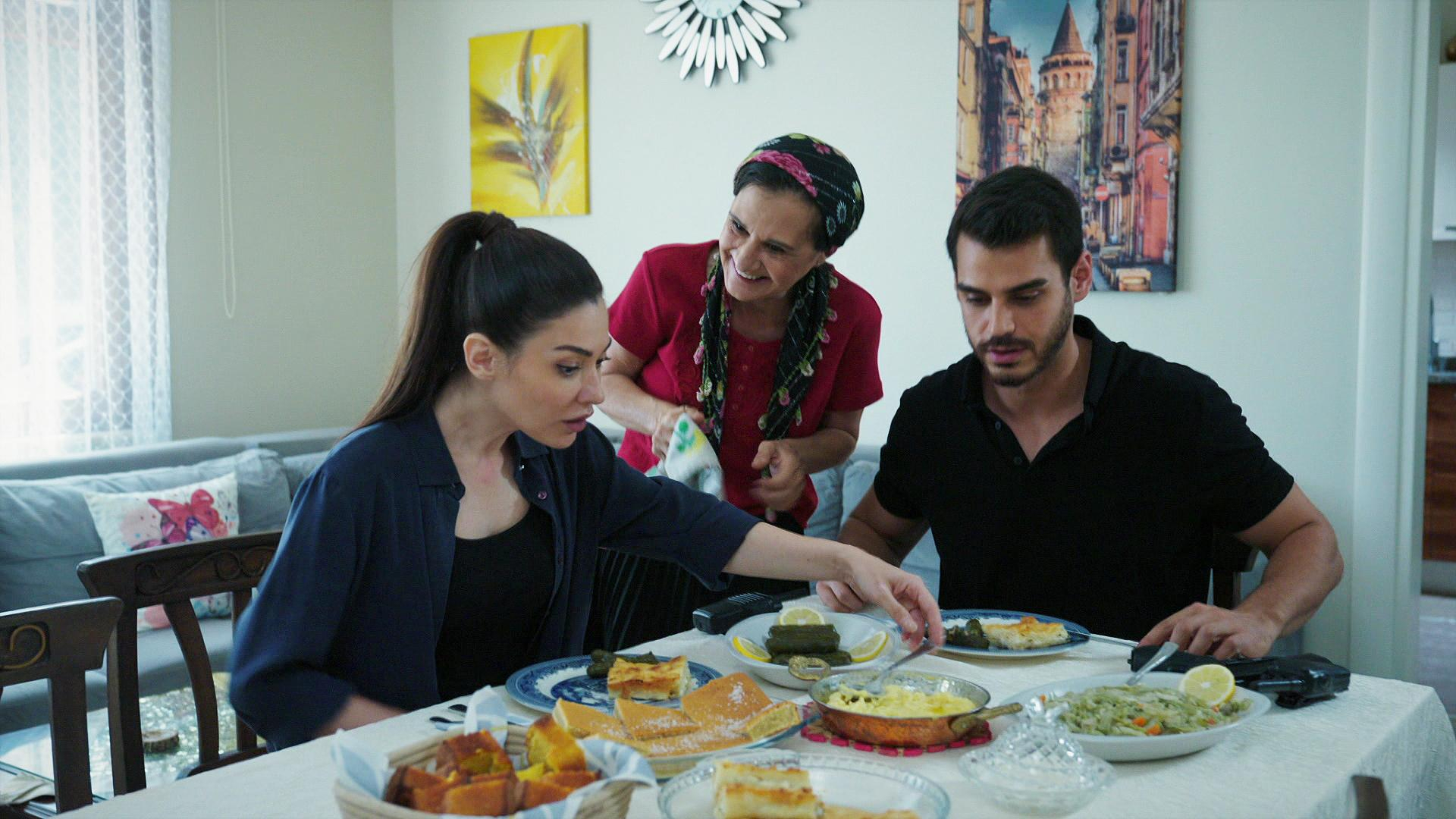 Kadir, Birce'yi annesiyle tanıştırdı!