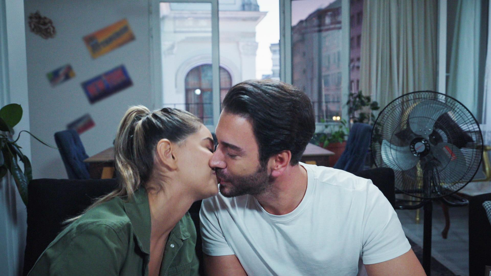 Öpüştüler mi, öpüşmediler mi?