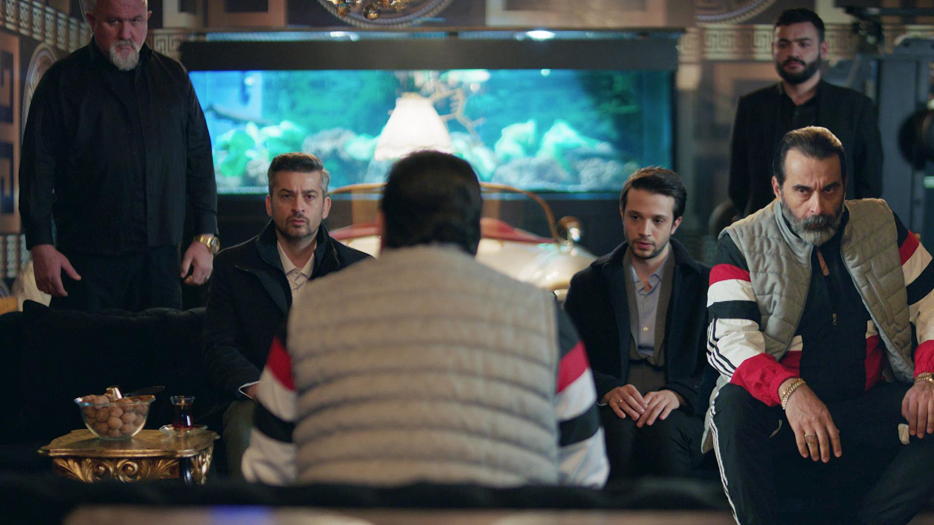 Ellerine, yüzlerine bulaştırdılar!