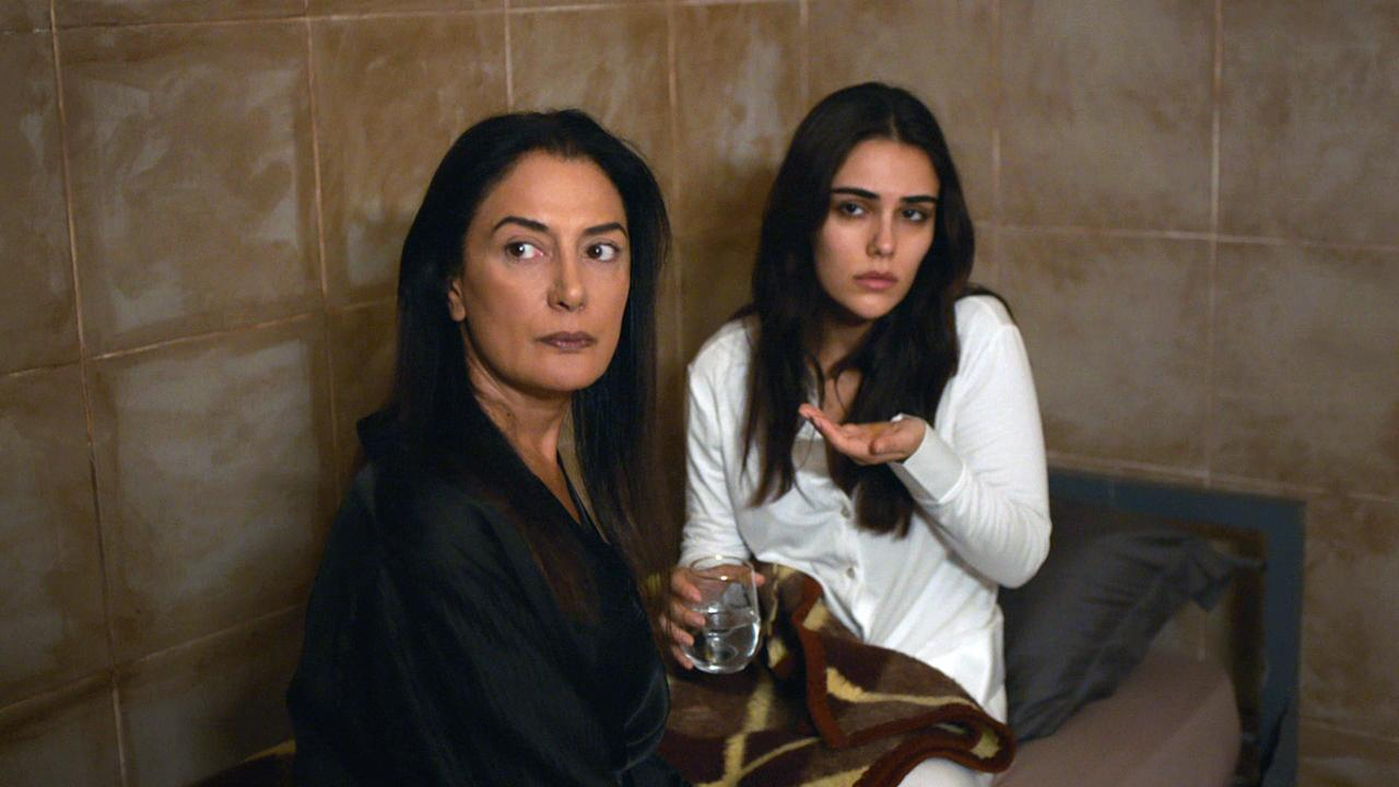 Üç Kız Kardeş 66. Bölüm