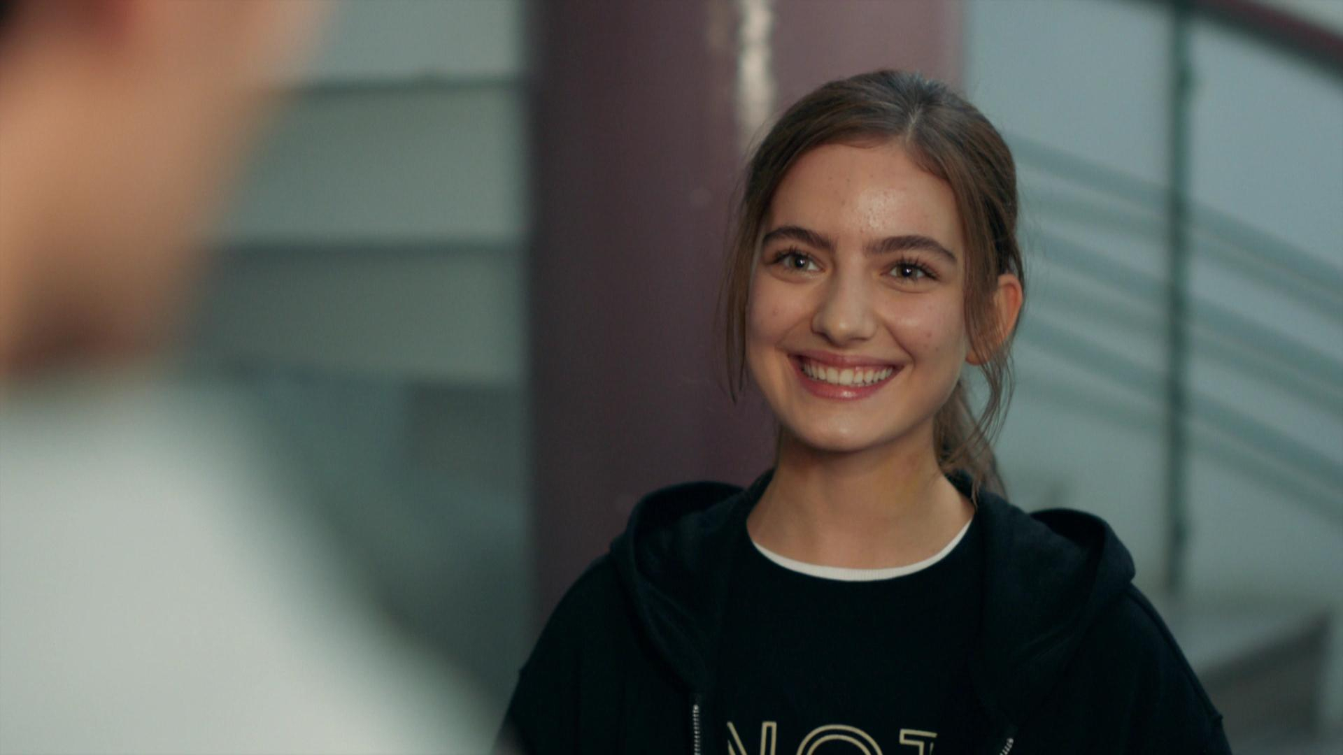 Özge, klinikten kaçtı!
