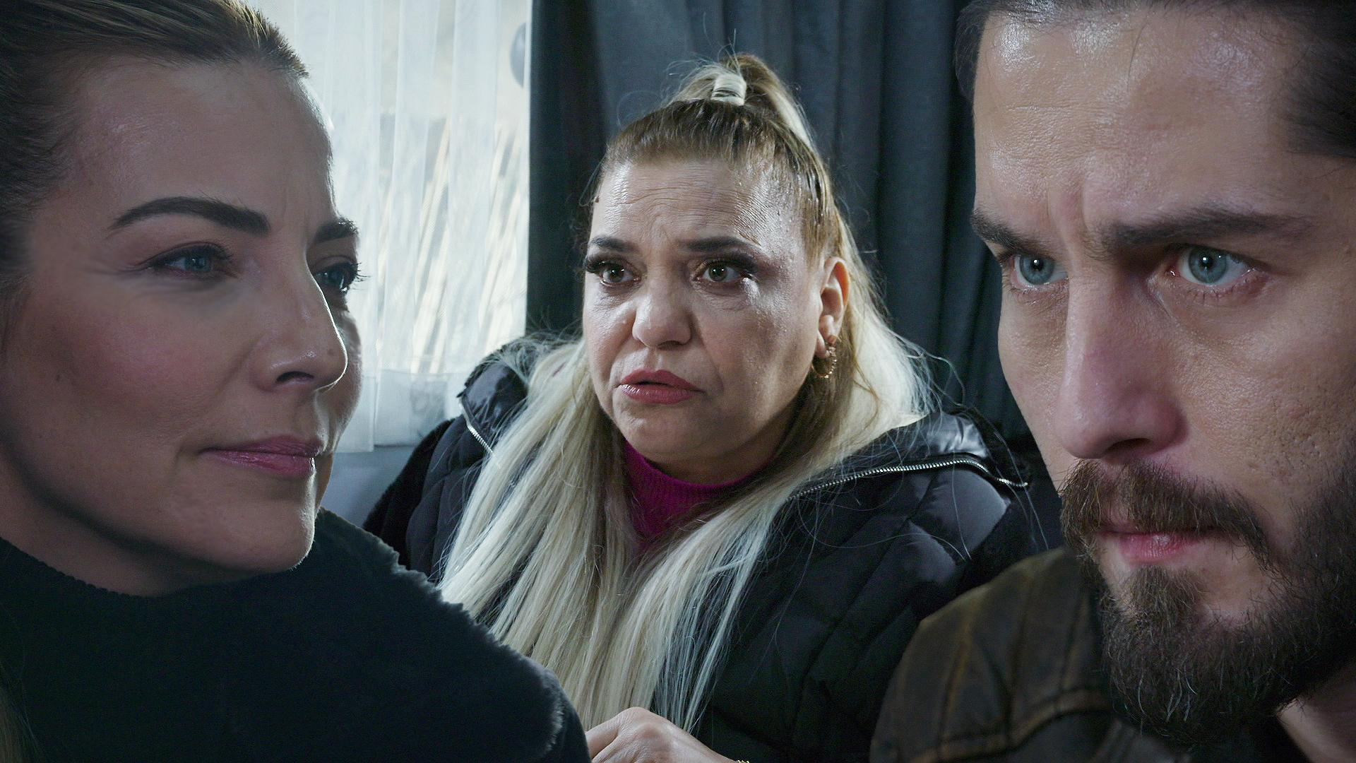 Kibariye konser öncesi soyuldu!