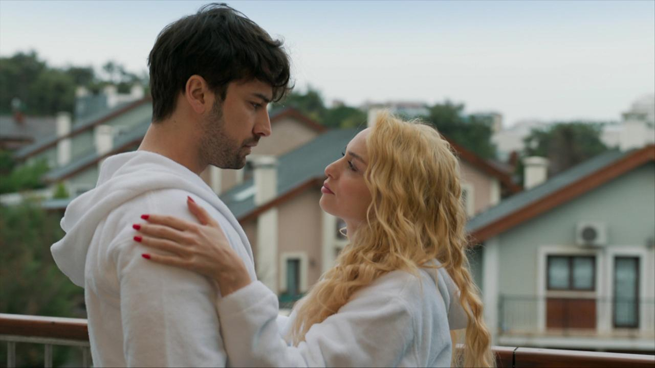 Sahra, Hakan'ı avcunun içine aldı!