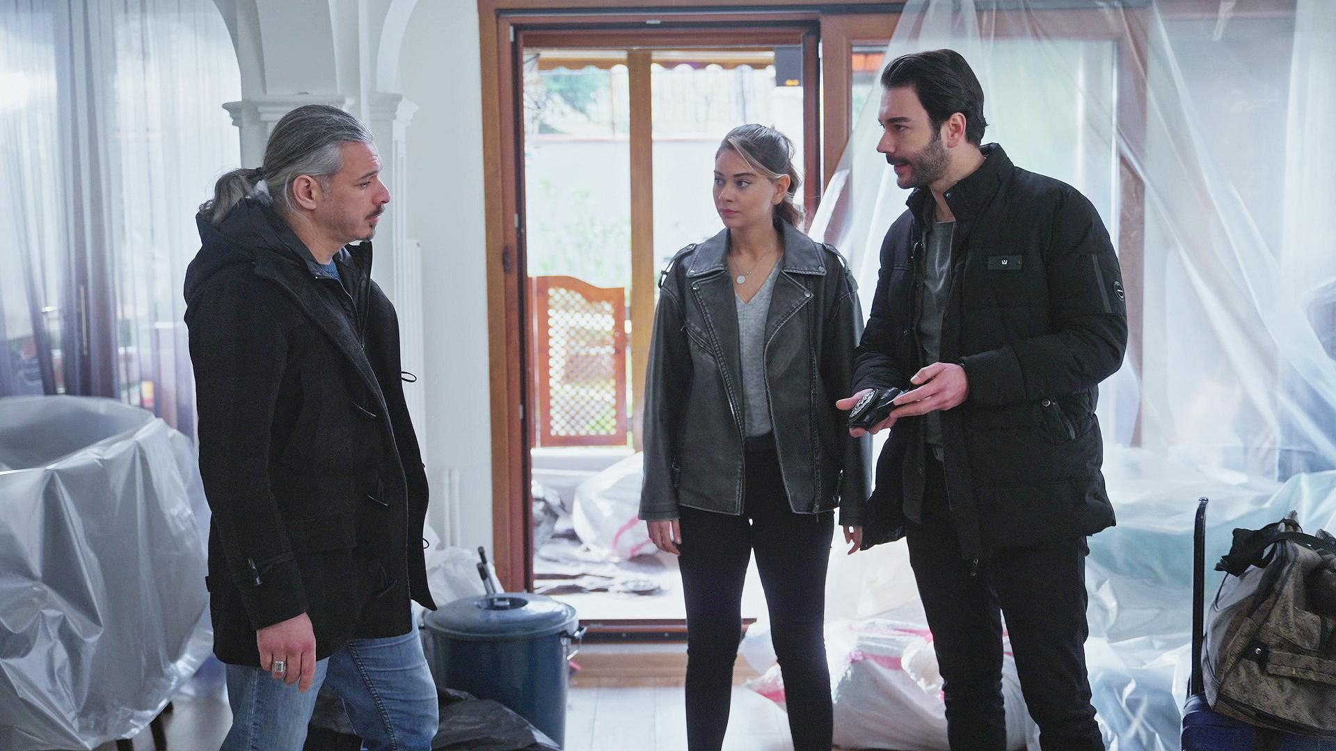 Emre ile Cansu'nun romantik tatilini baltalayan adam!