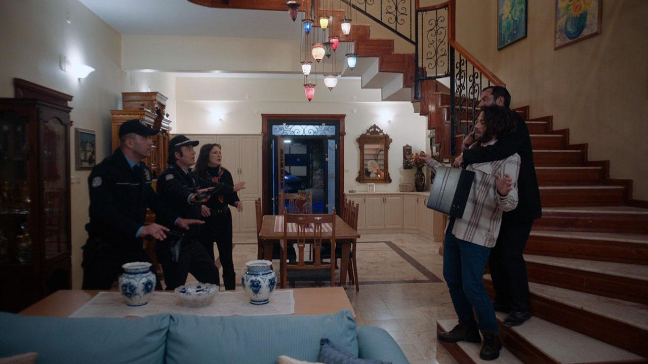 Adnan, Uzay'ı rehin aldı!