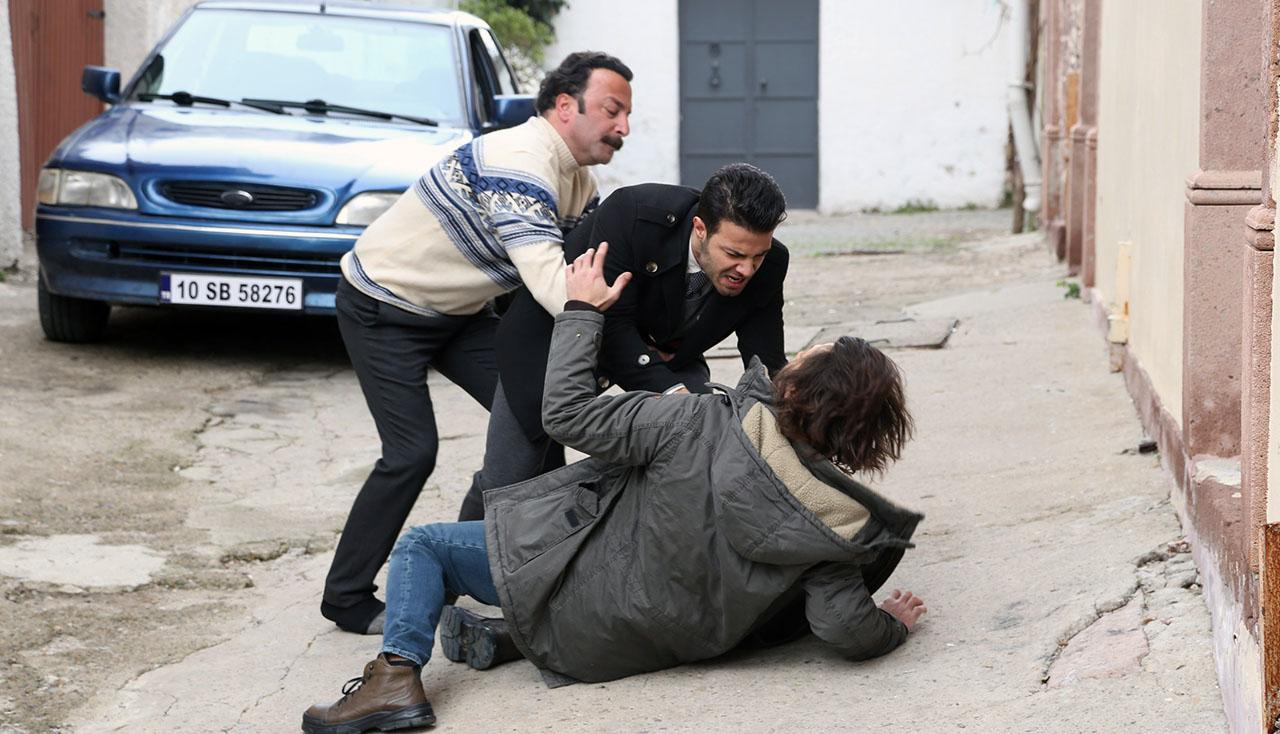 Uzay, Serdar'a saldırdı!