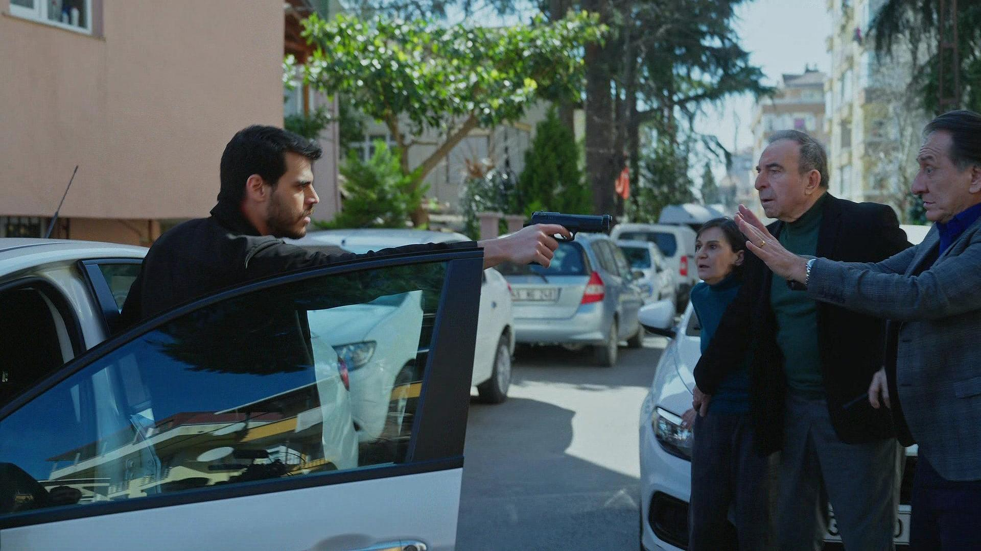 Kadir, Rıza Babayı mı, Hüsnü'yü mü vurdu?