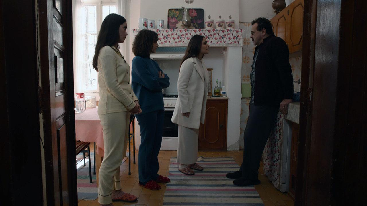 Bu evi başınıza yıkarım!
