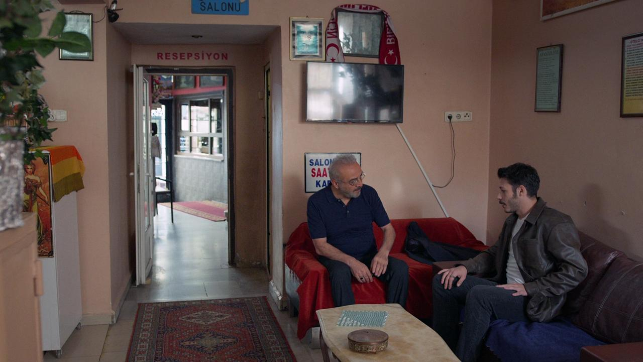 Cihan, babasına sığındı!