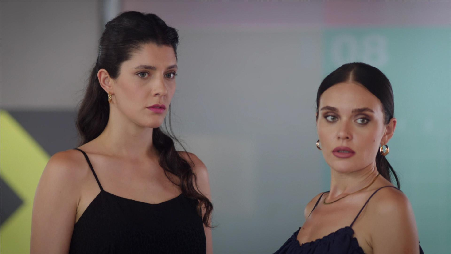 Esra, Yeliz’i yakaladı!