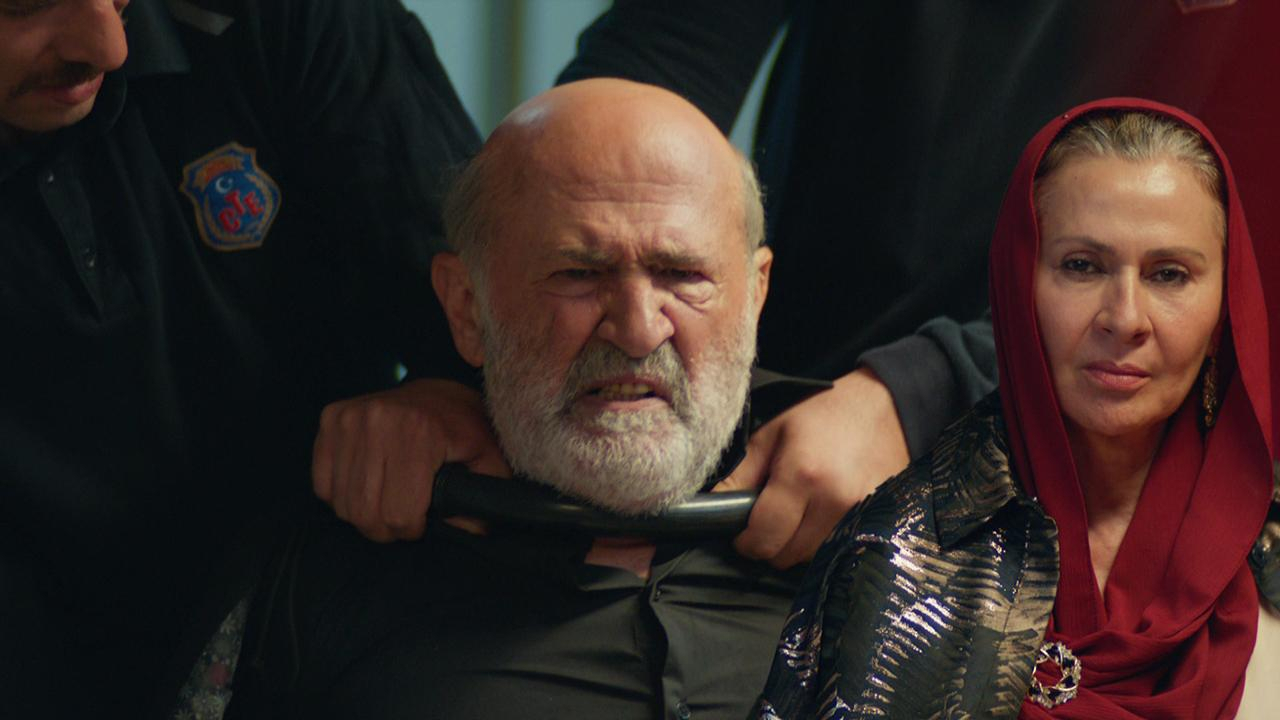 Sadakat’i gören Ecmel, cinnet geçirdi!