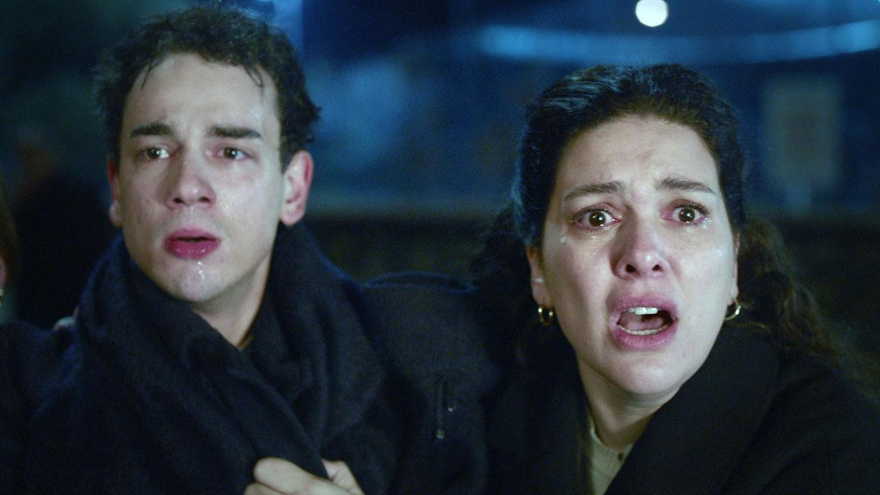 Hasan, alevlerin ortasına atladı!