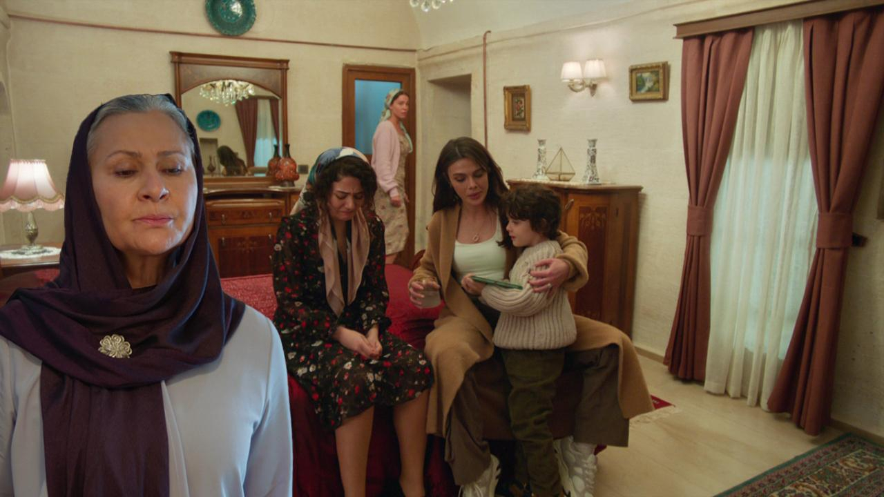 Alya’nın üzerine kuma getirdiler!