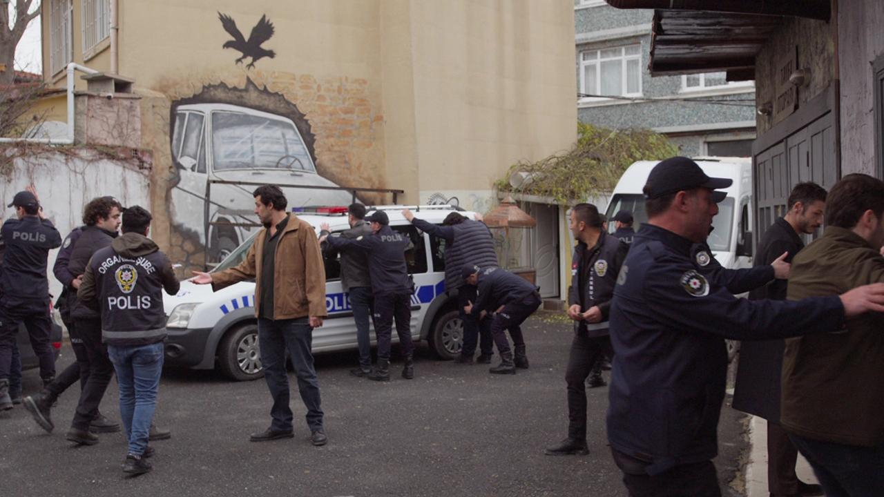 Cihan’ın mekanına polis baskını!