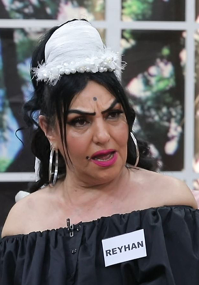 Camı olmayan evde yaşadı!