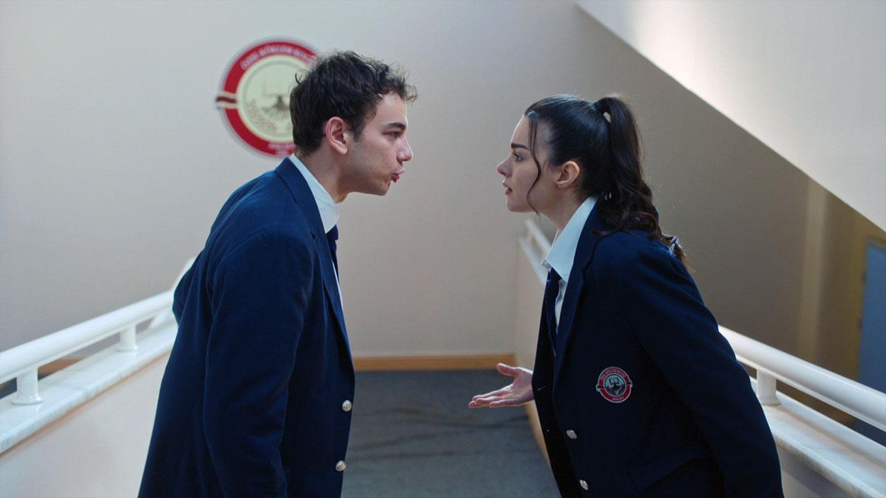 Kardeşimden uzak duracaksın!