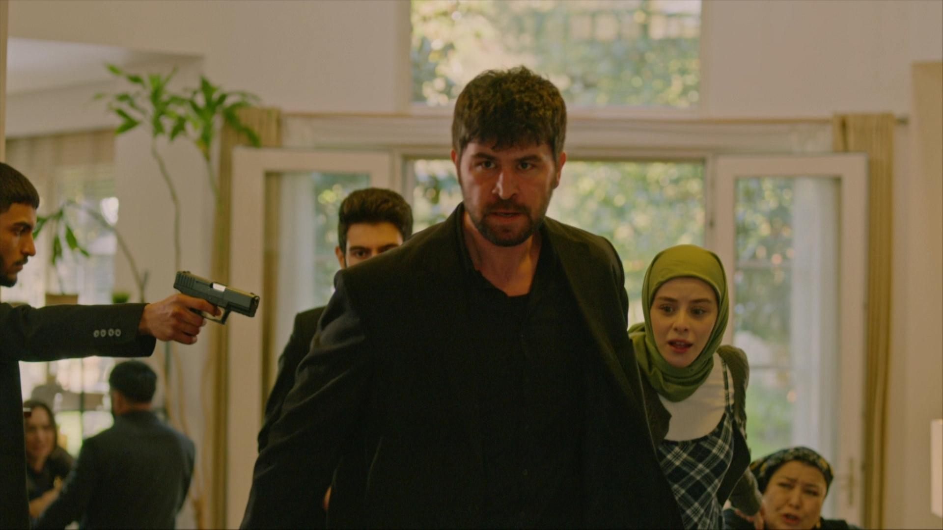 Gani vuruldu, Münevver kaçırıldı!