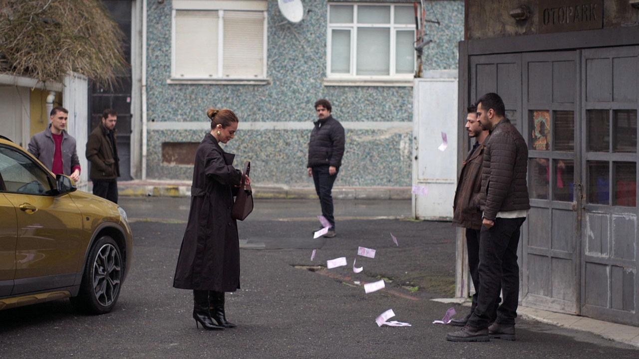 "Alın bu da bahşişiniz olsun!"