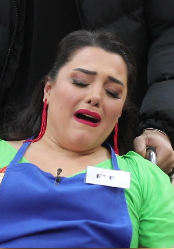 Ezgi hastaneye kaldırıldı!