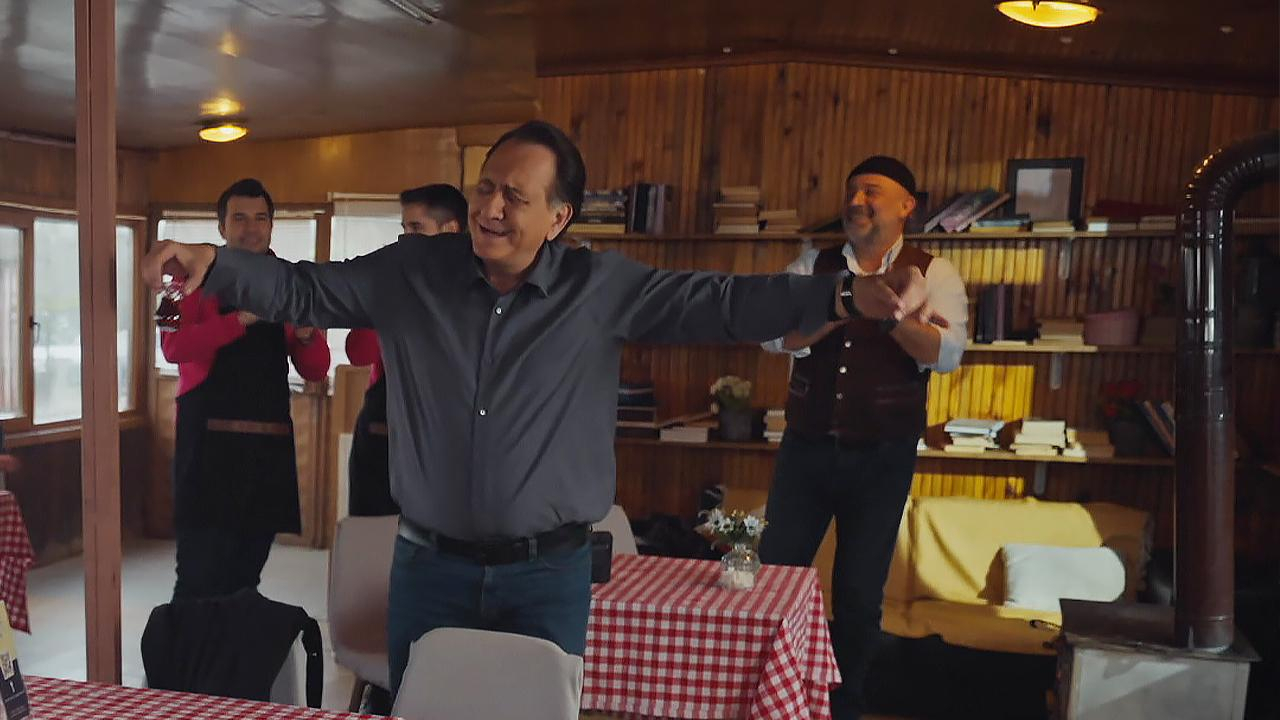 Hüsnü'nün keyif türküsü!