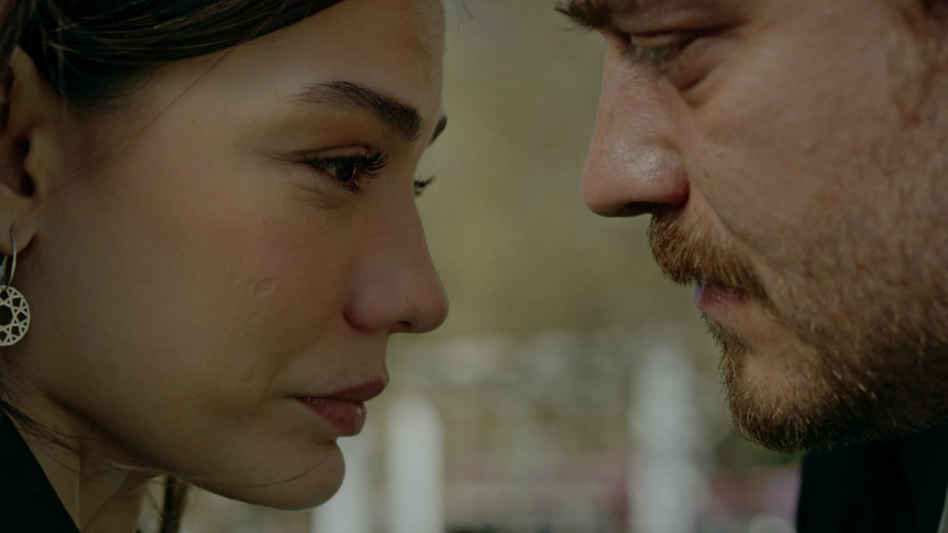 Nisan, Eşref'i bıçakladı!