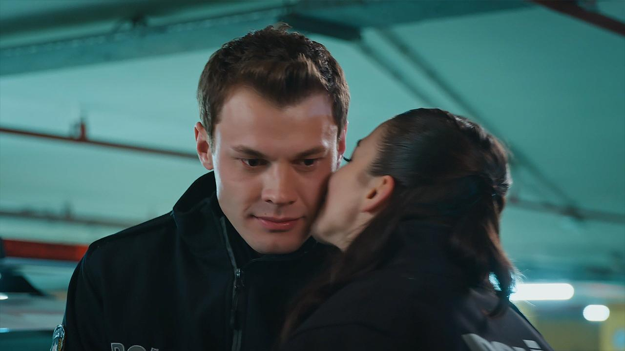 Şule'den Melih'e ilk öpücük!