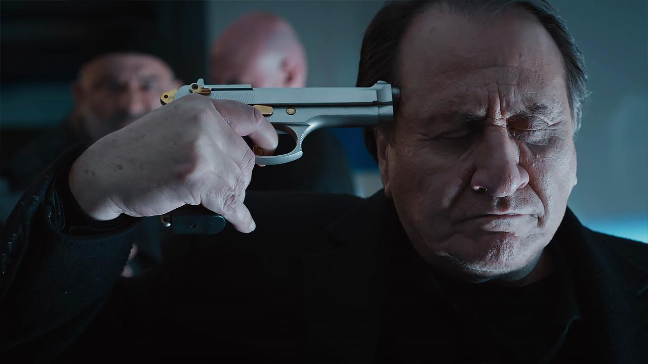 Hüsnü kendini feda ediyor!