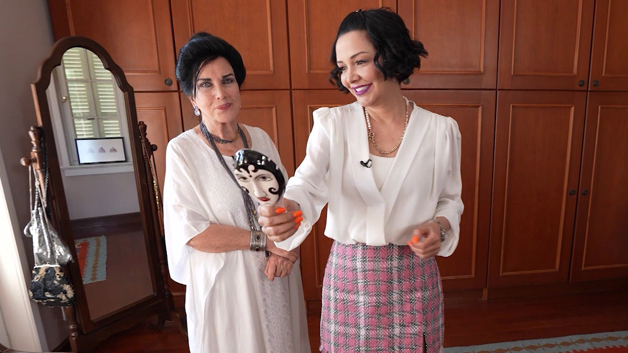 Zerrin Arbaş'ın anılarla dolu rengarenk dolabı!