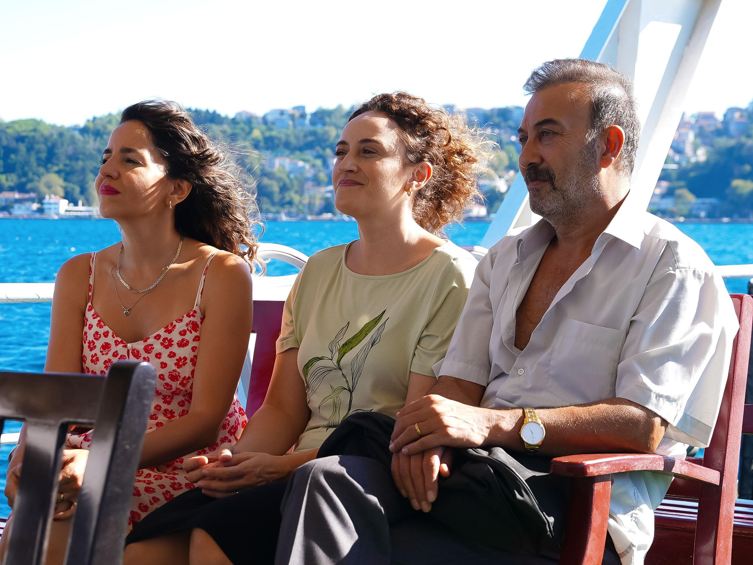 "Sıcak Büfe ismi gibi sıcak bir komedi!"