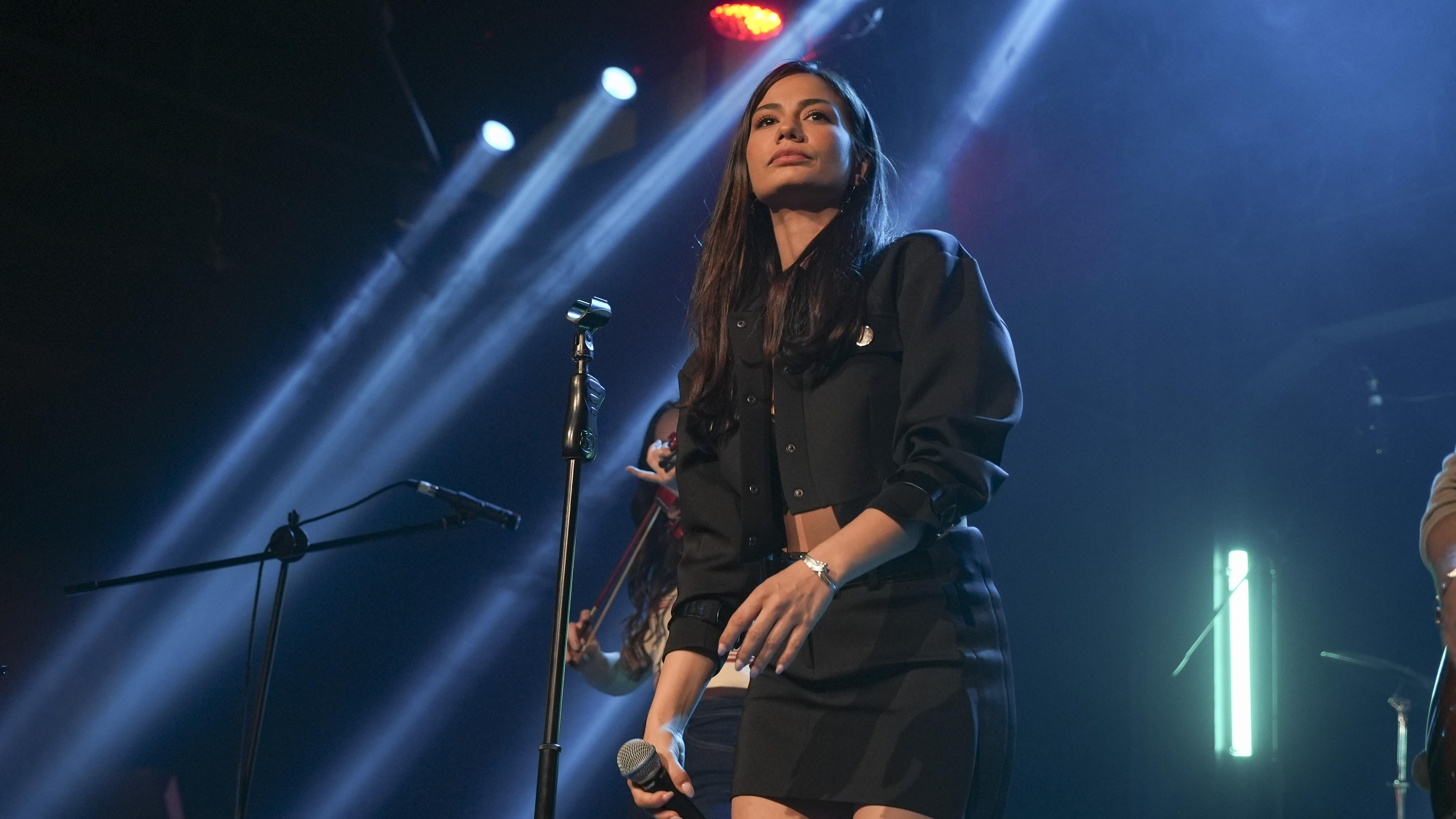 Demet'in "Aşiyan" Performansı!