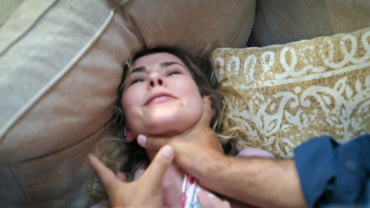 Mesut Selin'i boğuyordu!