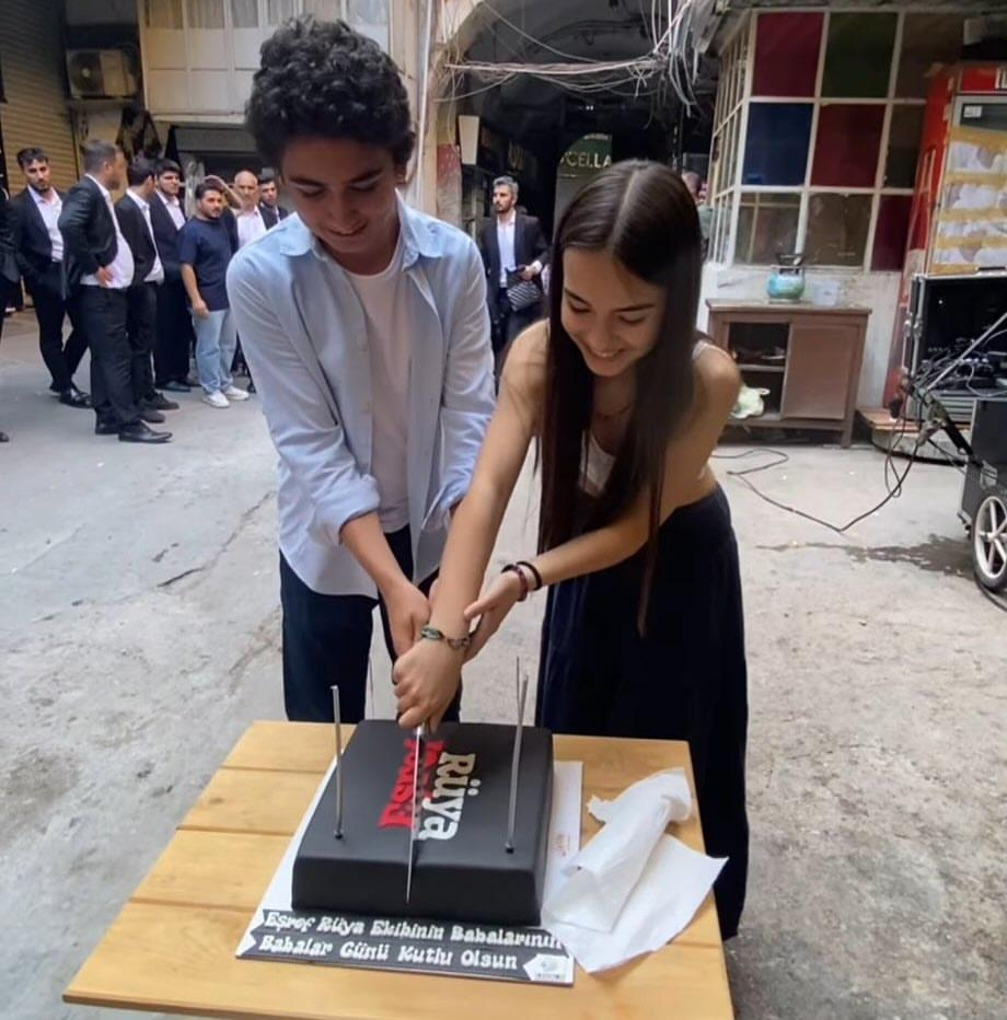 Eşref'in çocuklarından babalar günü sürprizi!