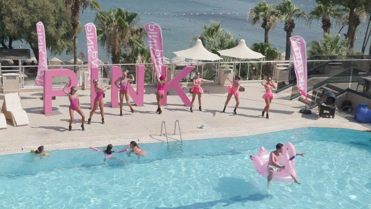 Bodrum'da havuz başı eğlenceleri!