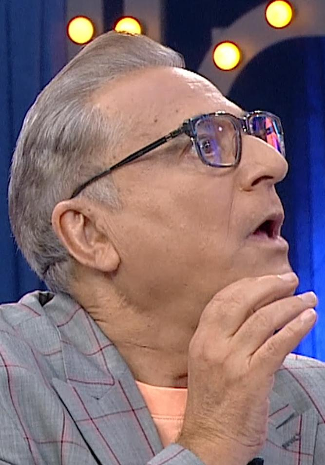 Kankamla kalabalıklar içinde dedikodu yapmamız gerekmiştir!