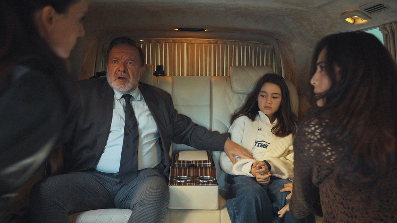 Adem Hoca ve ailesi kaçırıldı!