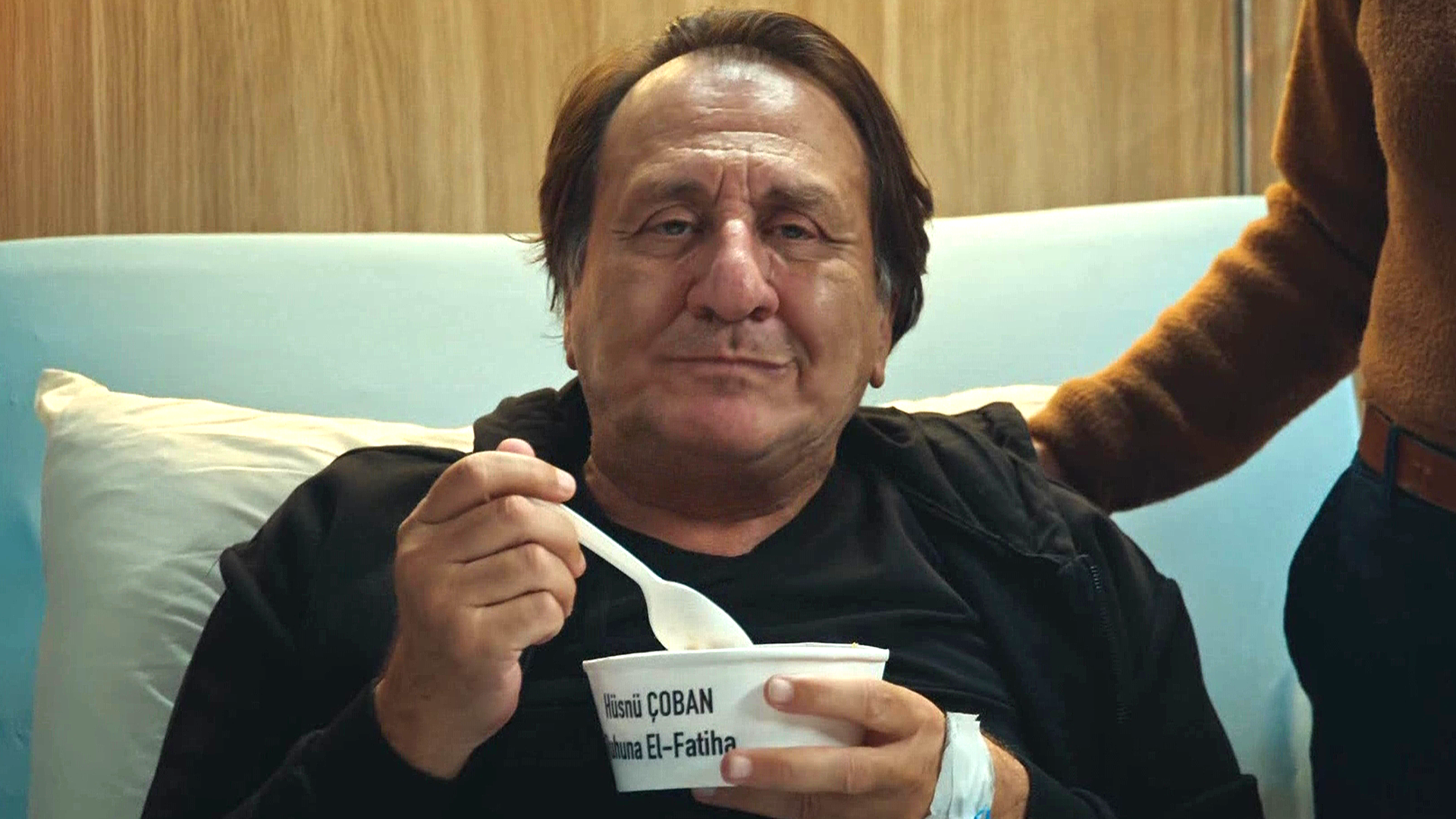 Hüsnü kendi helvasını yedi!