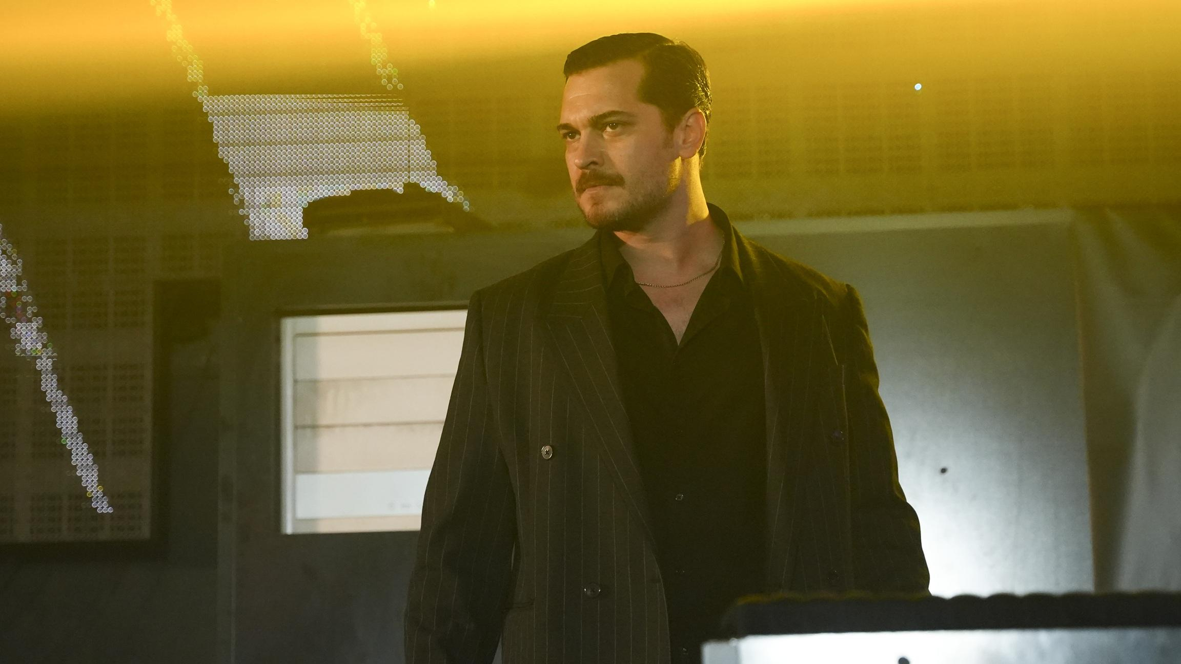 Eşref Rüya 19. Bölüm - Eşref Racon Sahneleri