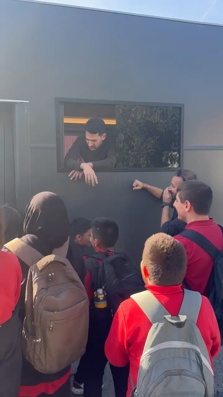 Güller ve Günahlar seti çocuklarla renklendi!