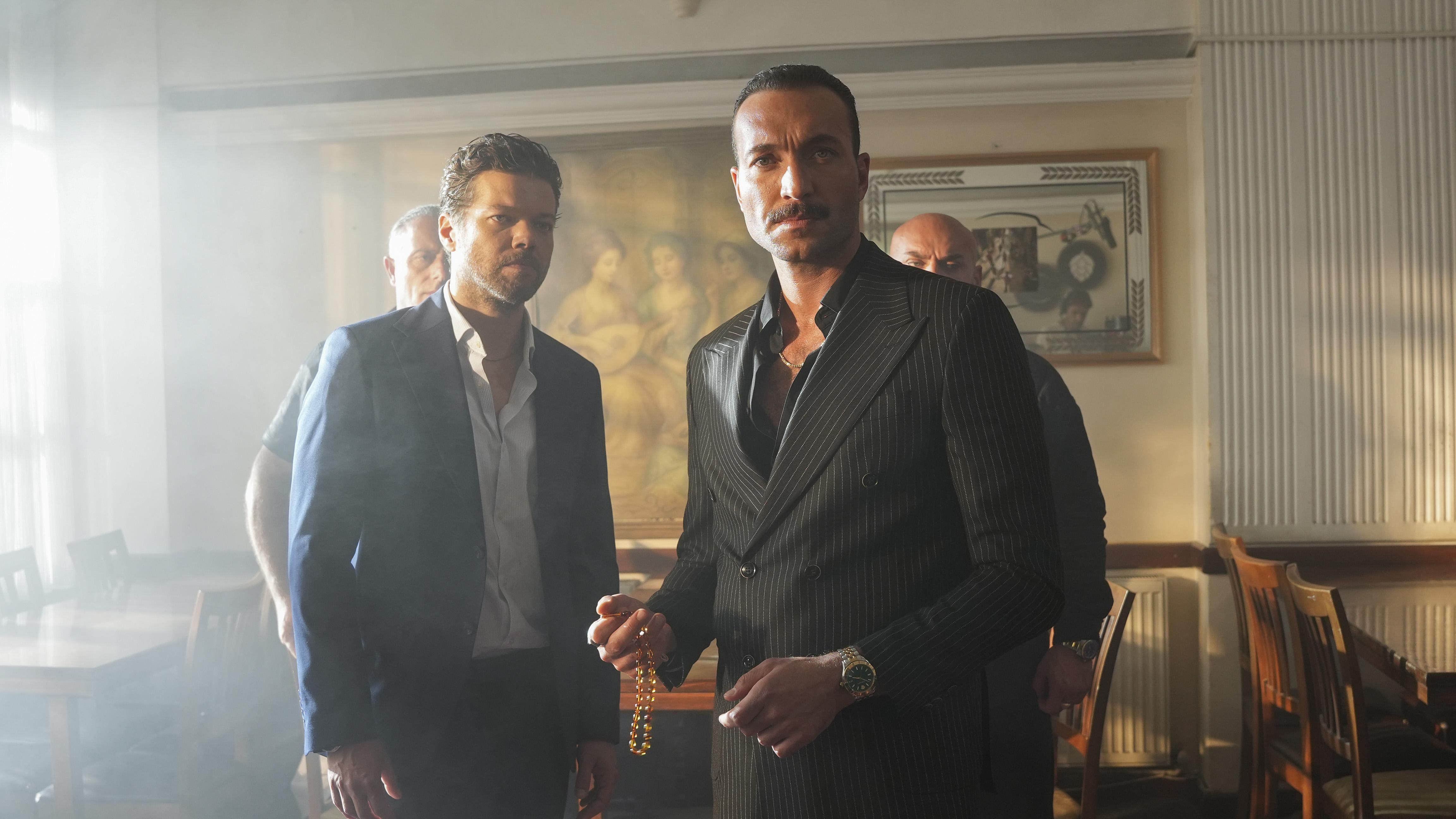 Eli öpülesi Kadir Baba!