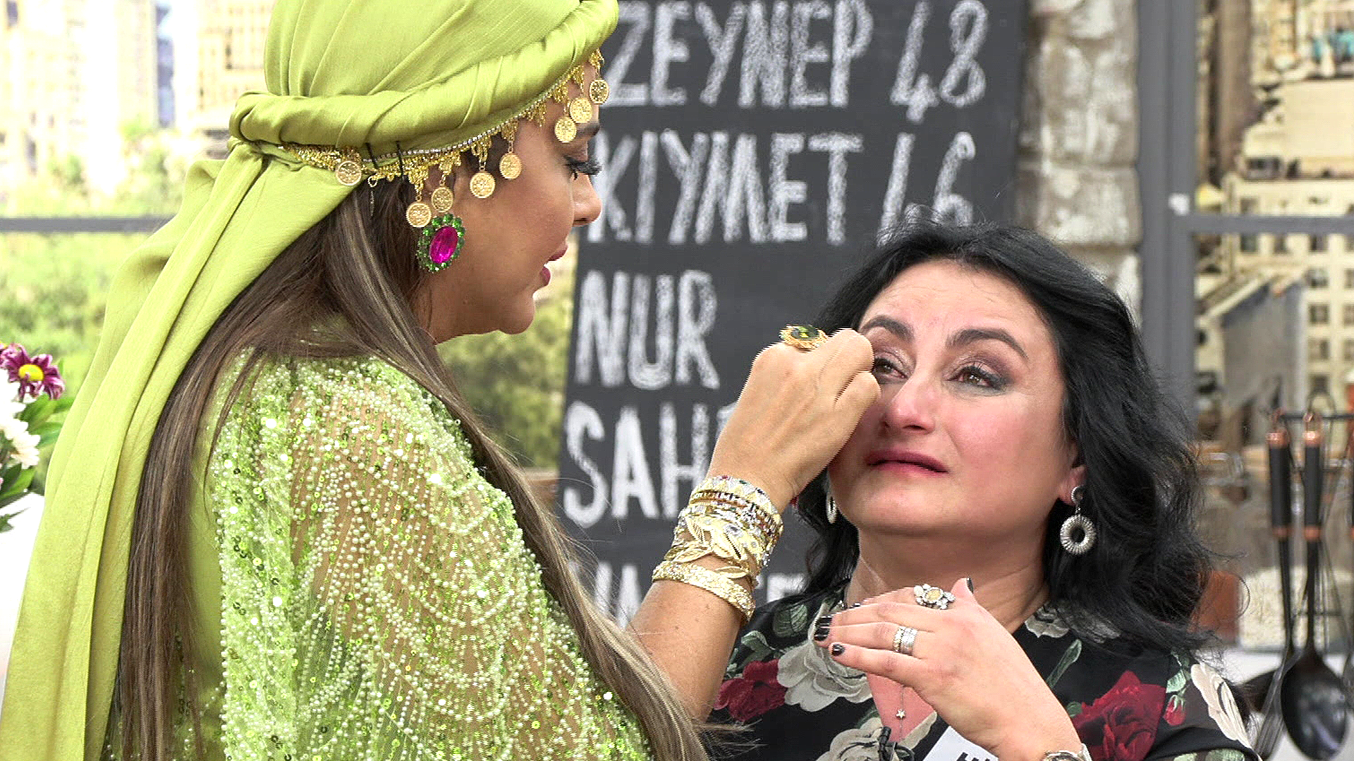 Hilal Hanım gözyaşlarını tutamadı...