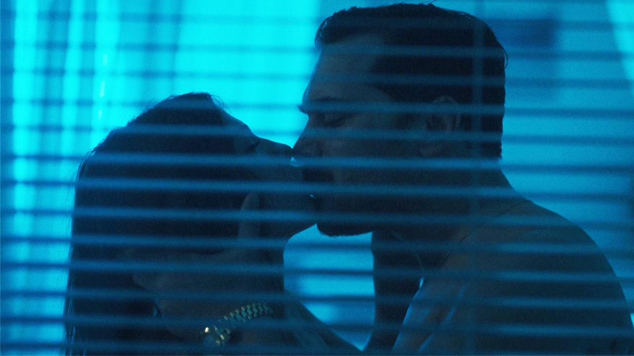 Eşref ve Nisan'ın romantik gecesi!